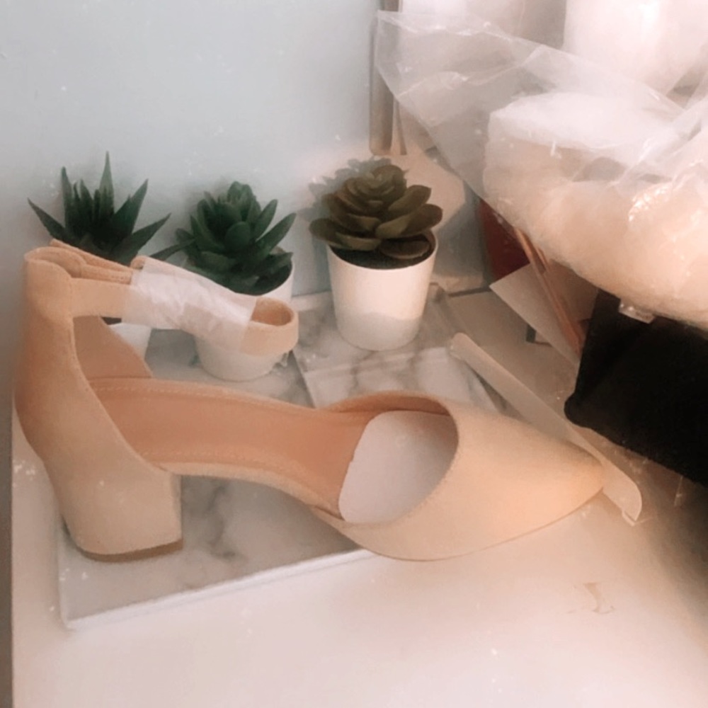 Sexy Beige close toe heel.